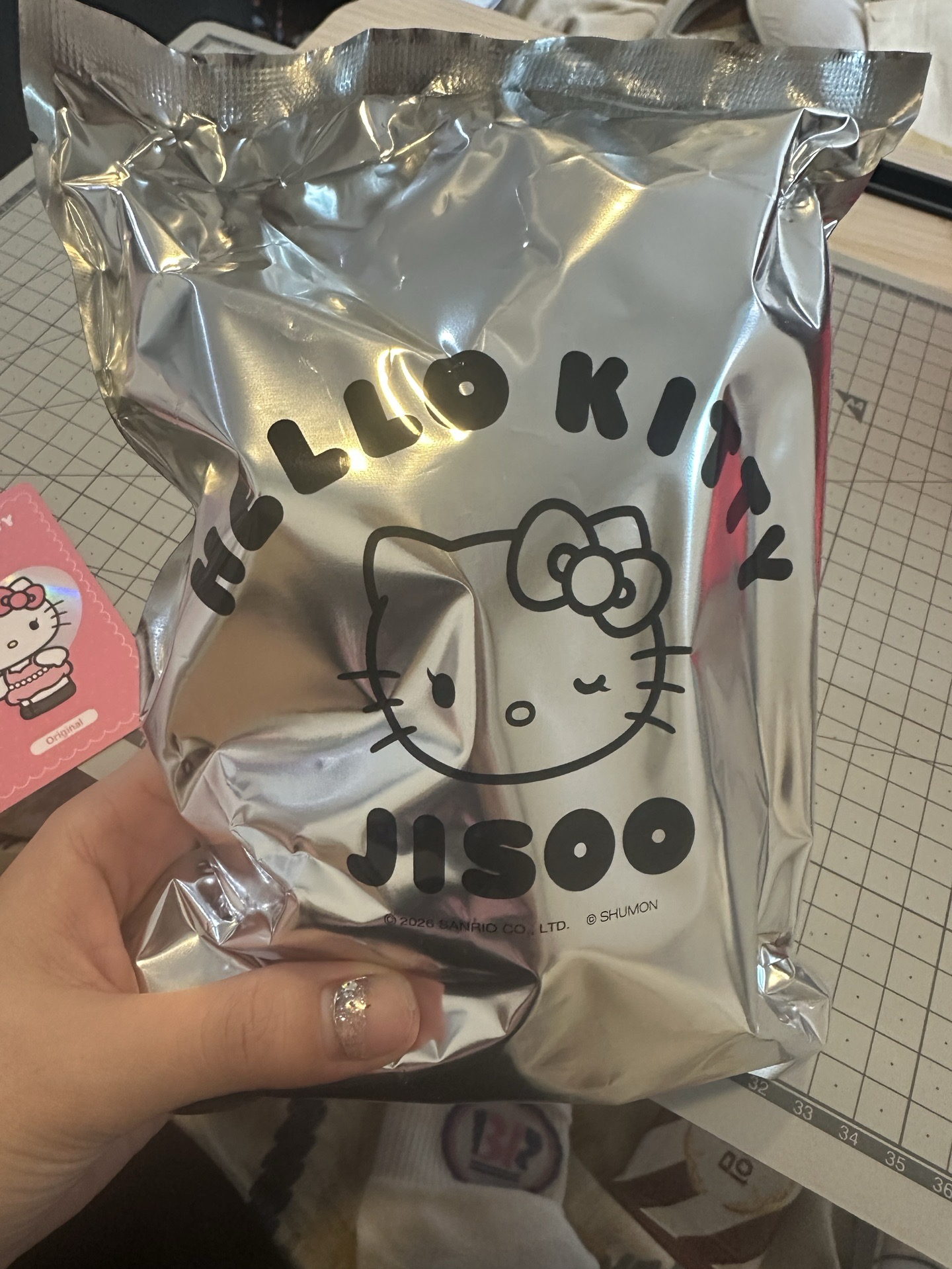 （現貨）Jisoo 聯名 Hello Kitty 盲盒凱蒂貓鑰匙圈