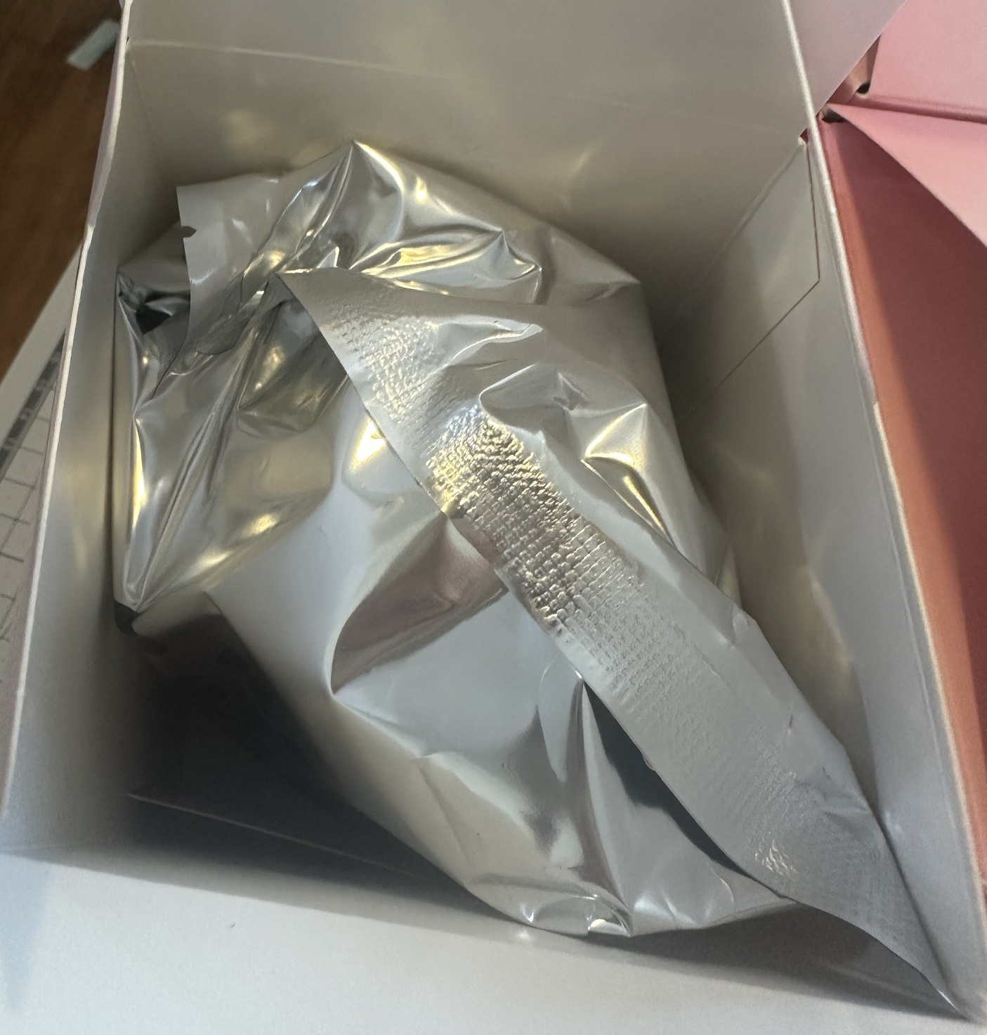 （現貨）Jisoo 聯名 Hello Kitty 盲盒凱蒂貓鑰匙圈