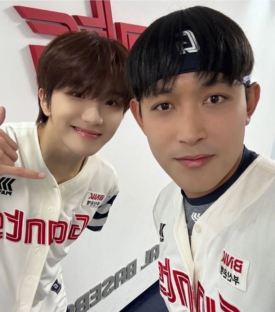 別名：小寶第一次追星成功的開球服小卡（快速出貨 ）