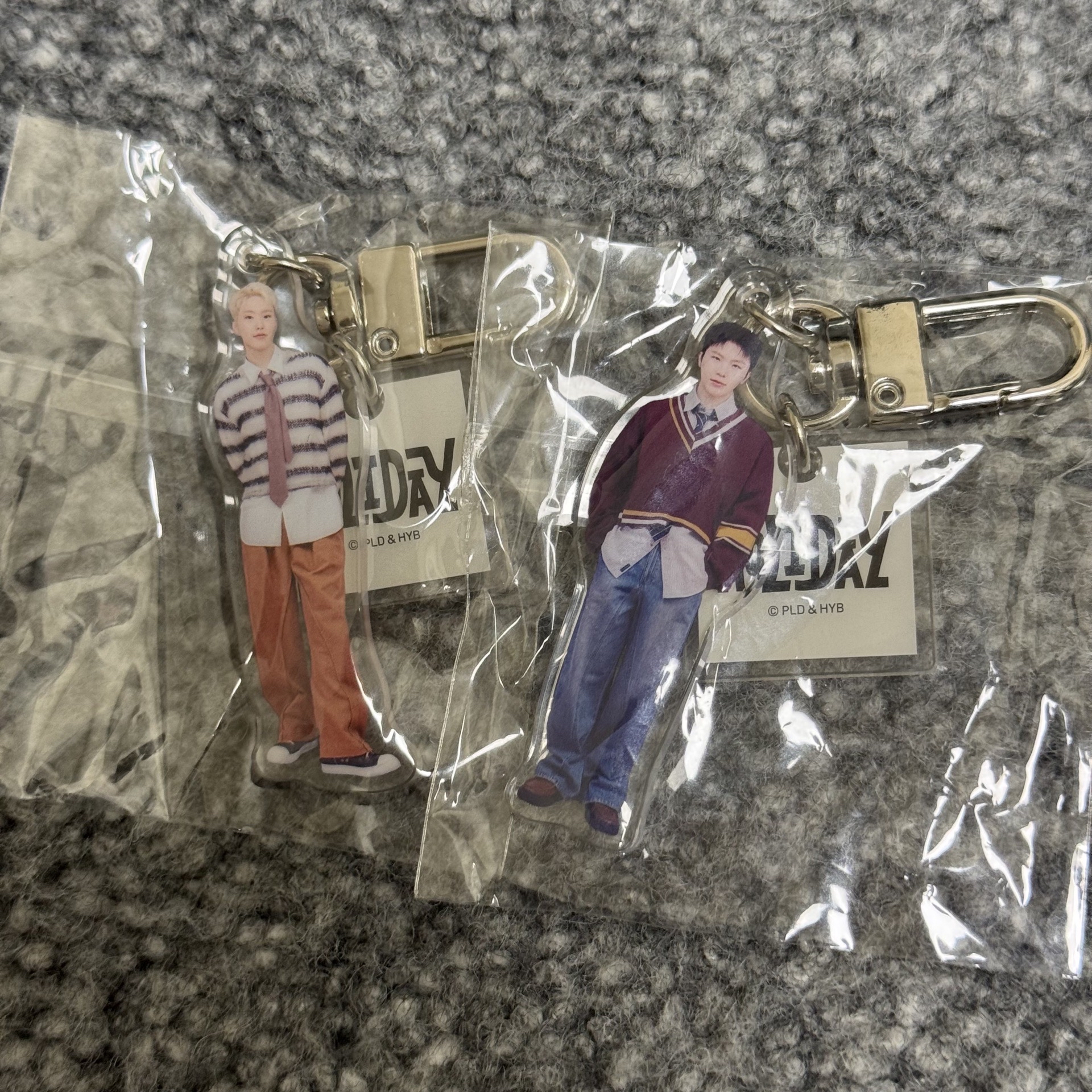 HOLIDAY 扭蛋吊飾 豪雨