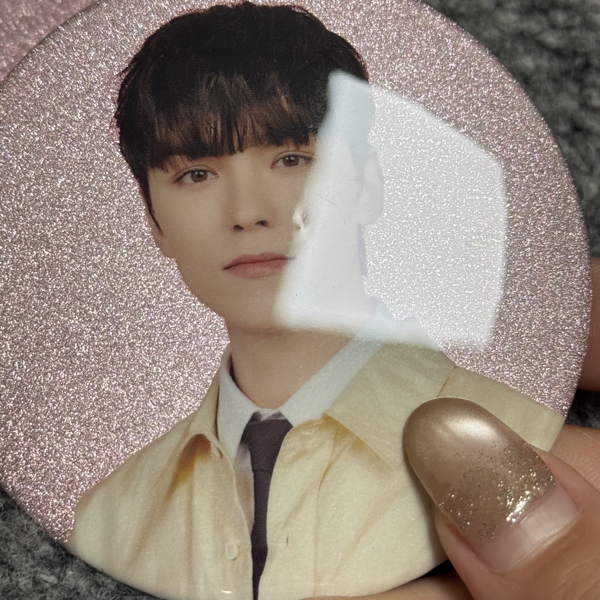 HOLIDAY徽章 秀俊奎率