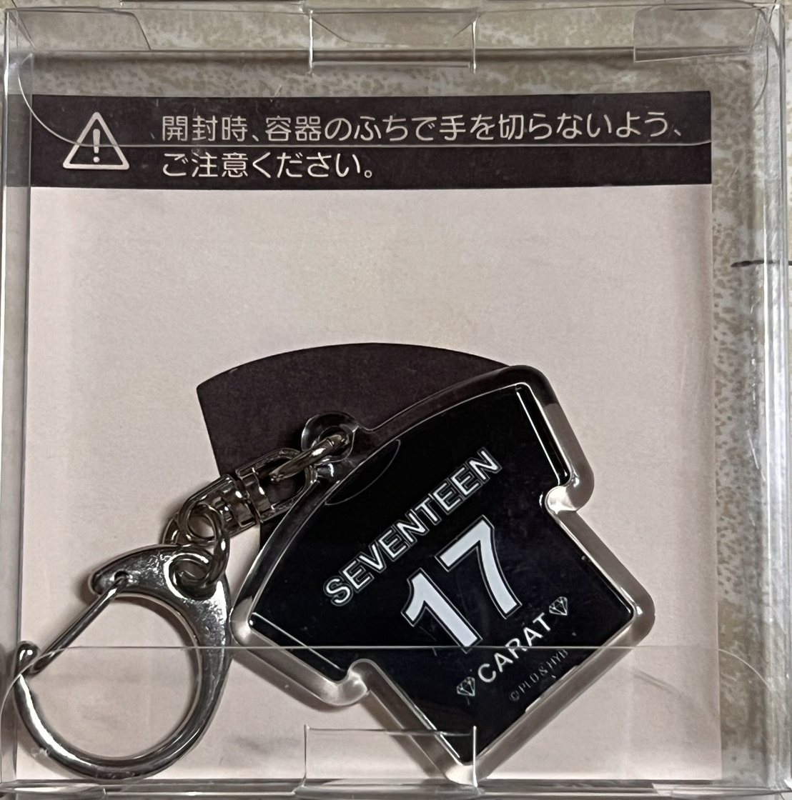 seventeen RH 衣服壓克力吊飾