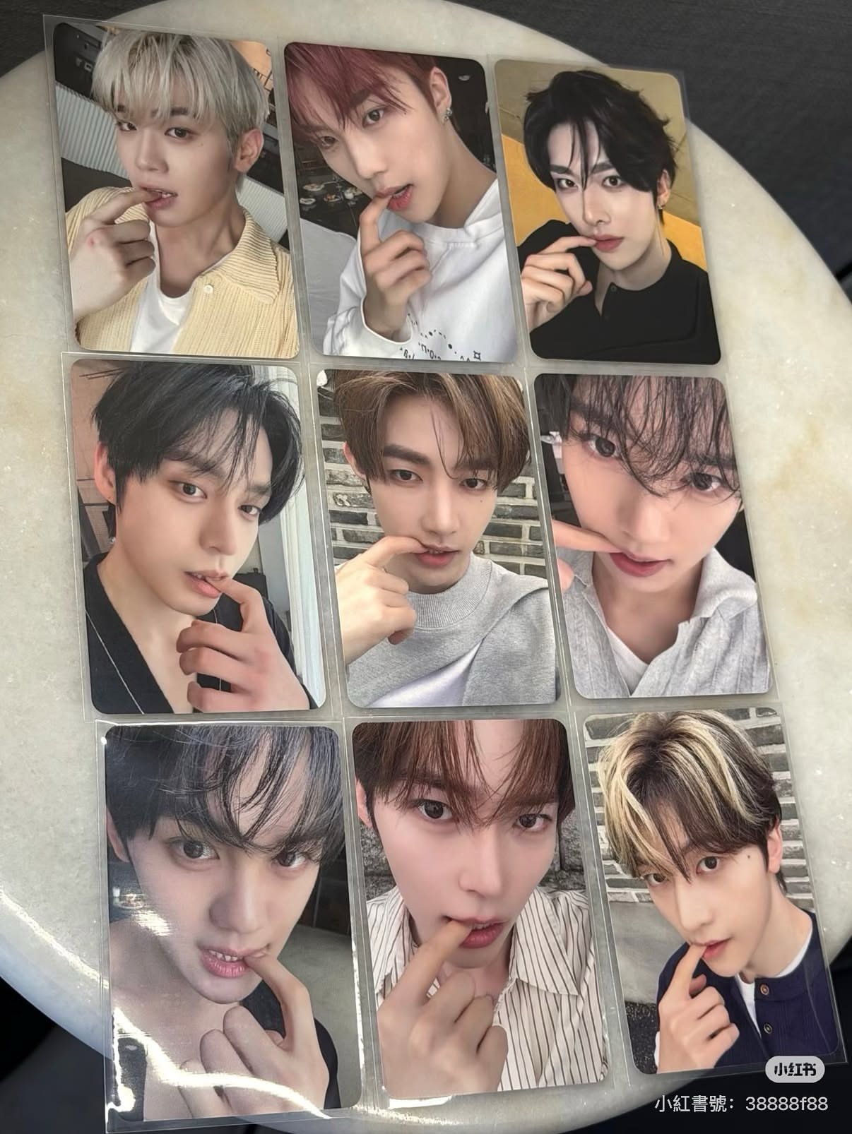 ZB1 SR咬手指特典卡（中背）