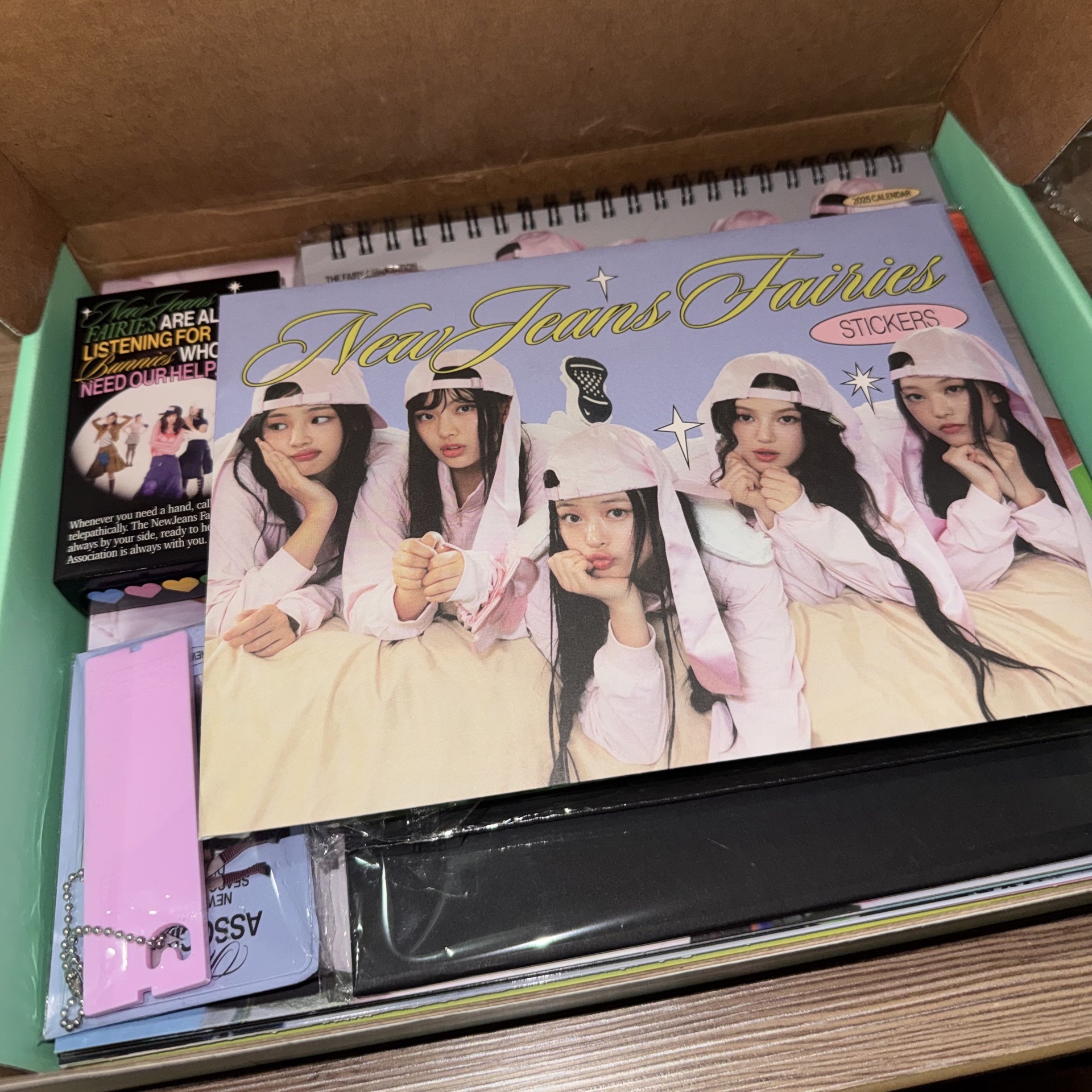 NewJeans 2025 年曆