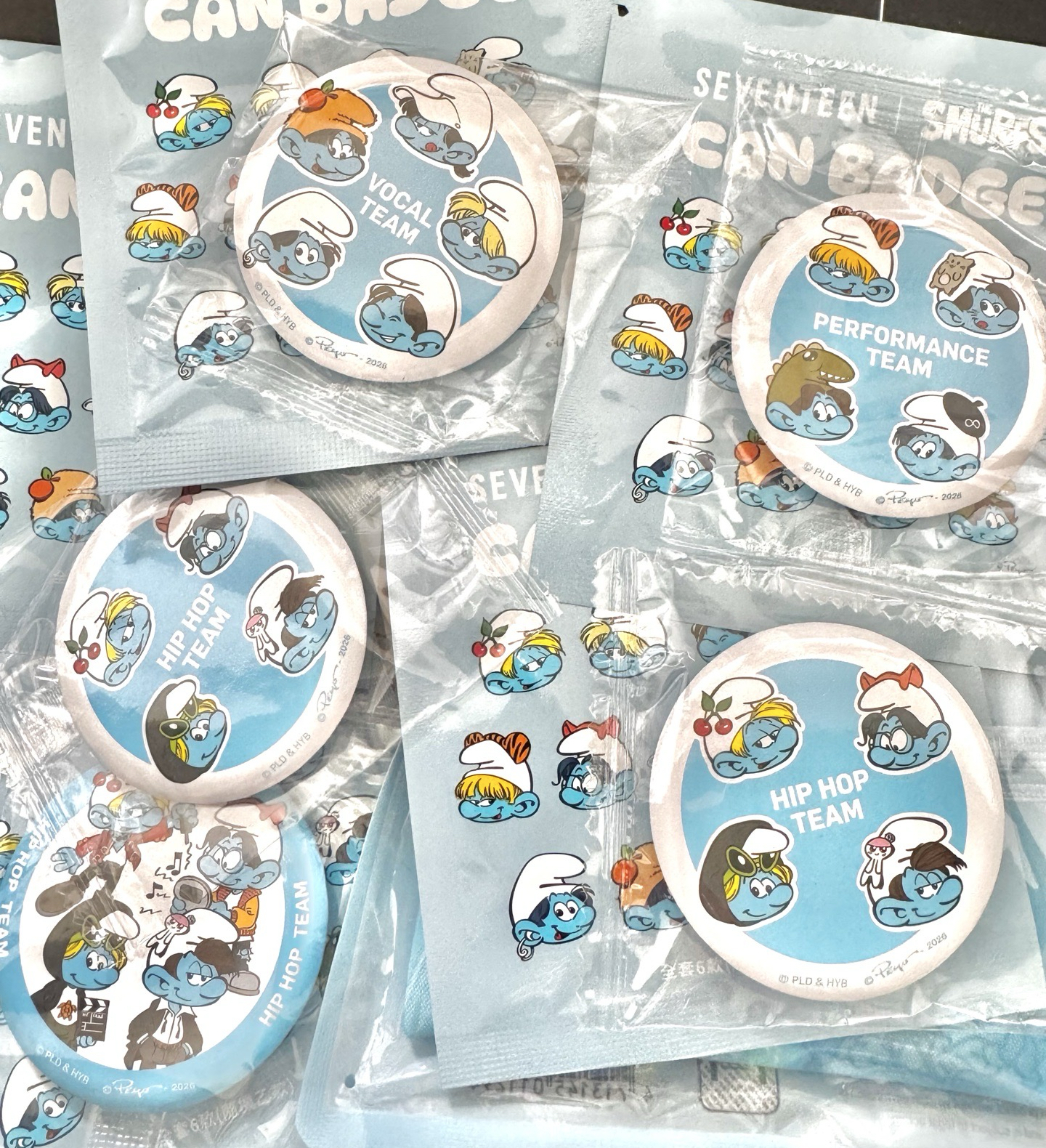 ⚡️SEVENTEEN SMURFS 藍色小精靈 徽章 badge