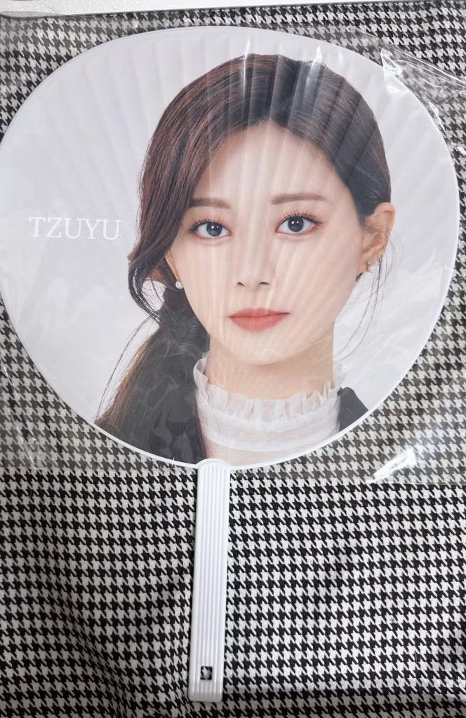 （現貨全新未拆 紙箱寄出）twice 子瑜四巡 日本 日巡 演唱會 大扇 扇子 大王扇 應援扇