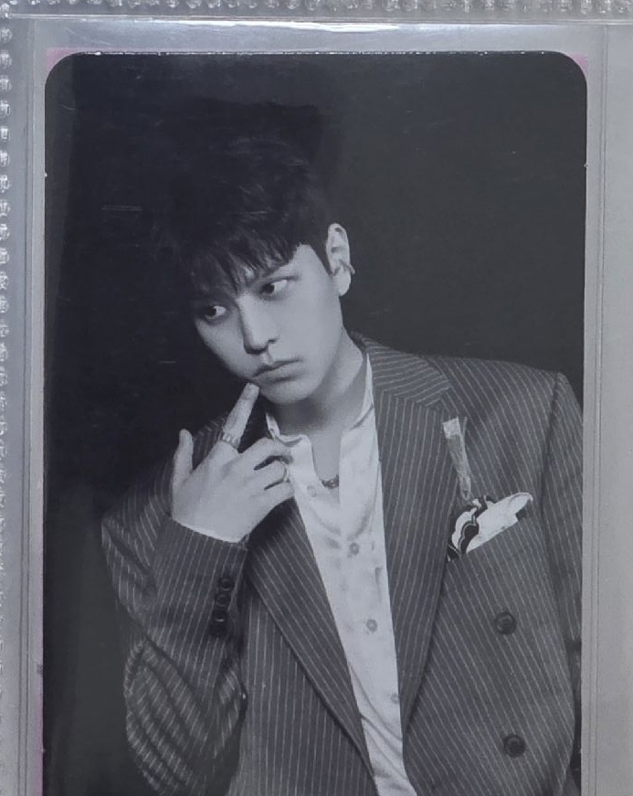 看看旁邊 戳個臉