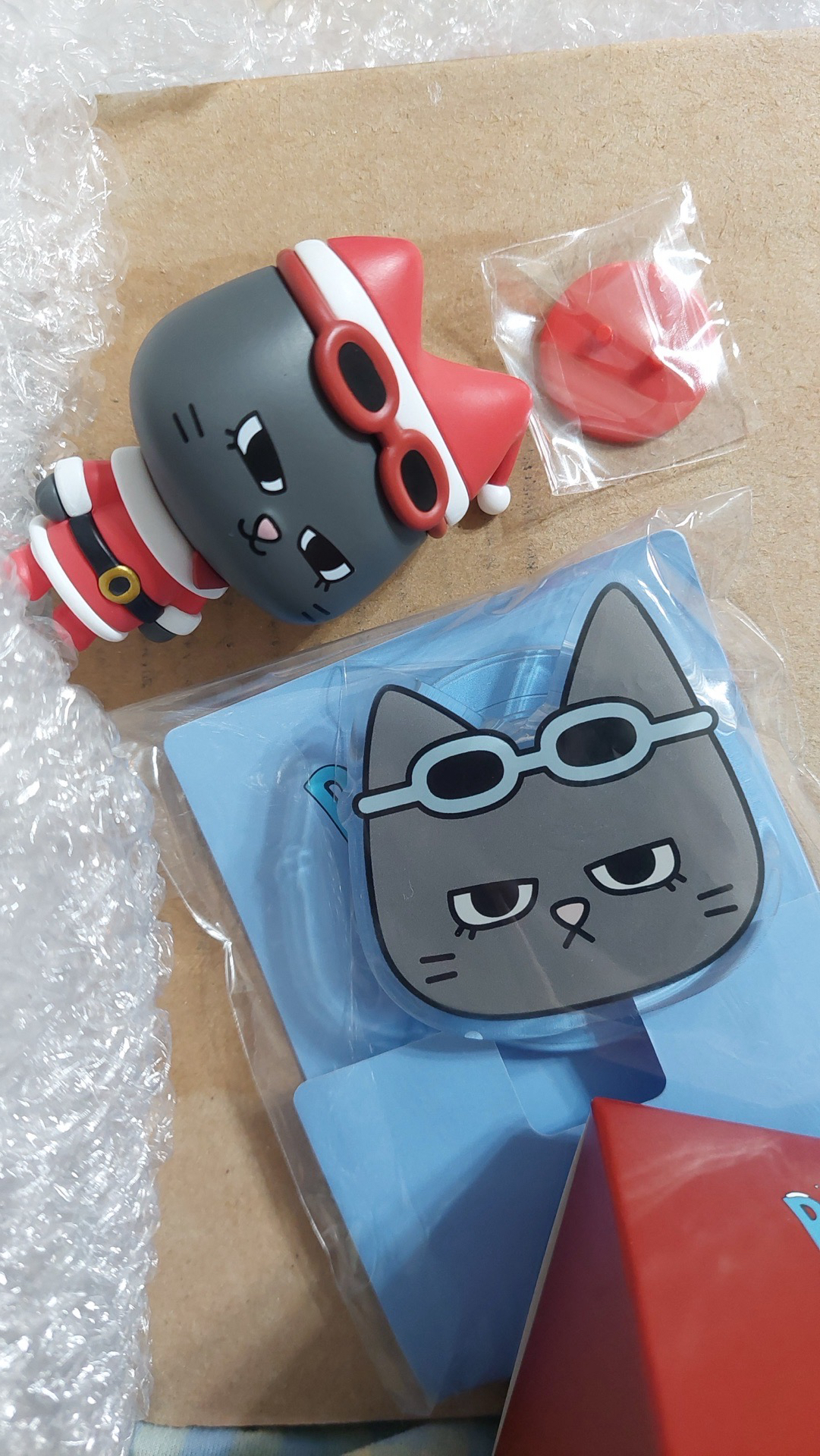 免包手 Boynextdoor 泰山 聖誕盲盒 手機支架