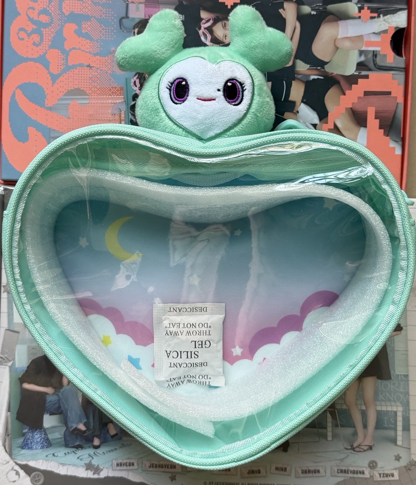 TWICExGIGO MINA MIVELY 痛包 愛心背包