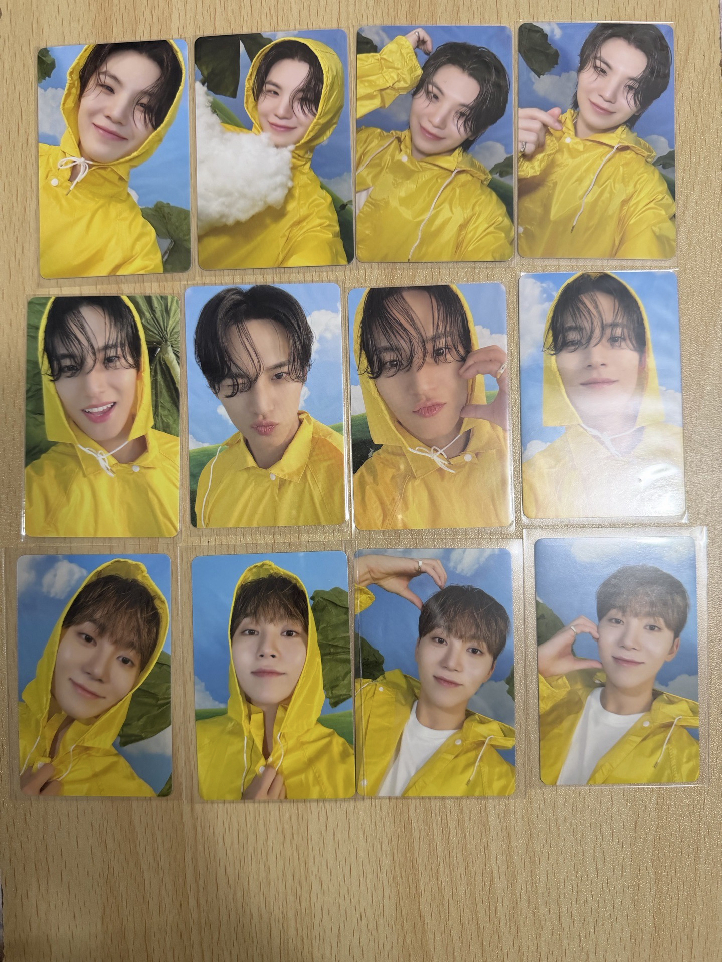 勳奎寛 雨衣一套四張