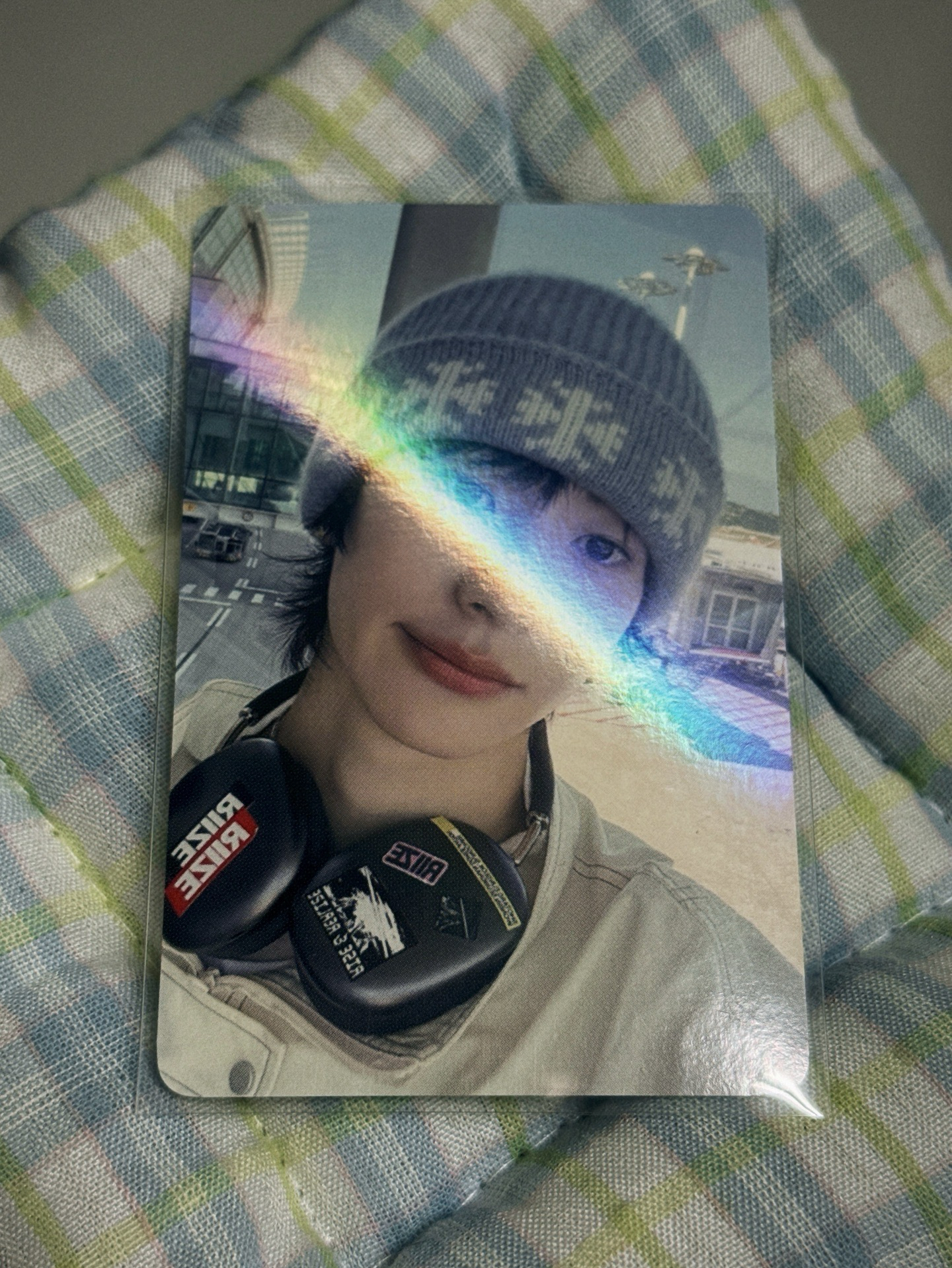 年幼的耳機燦榮