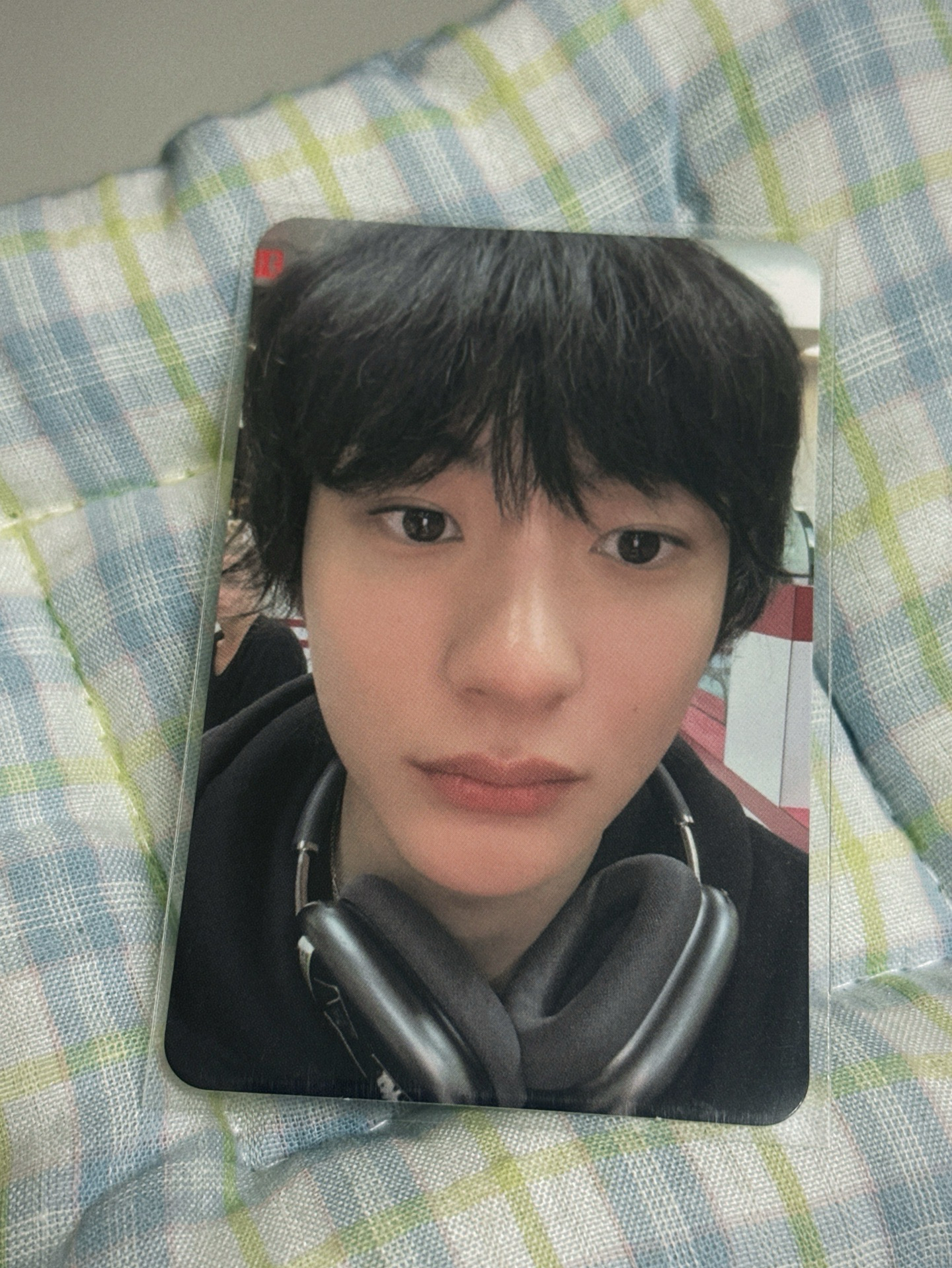 年幼的耳機燦榮