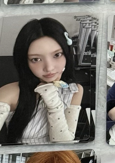 電子專玧（右）