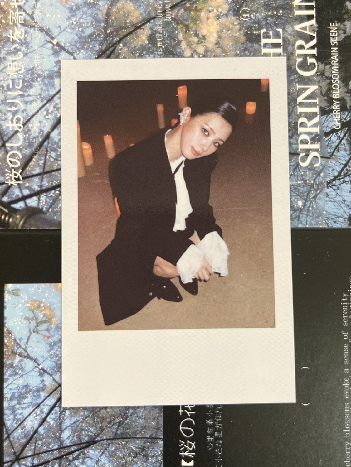 MY, Lover 專輯卡黑西裝麵