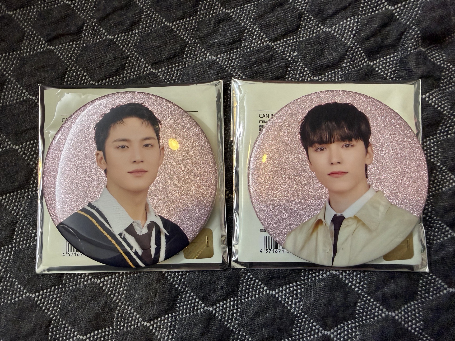 25 FM HOLIDAY 徽章 奎率