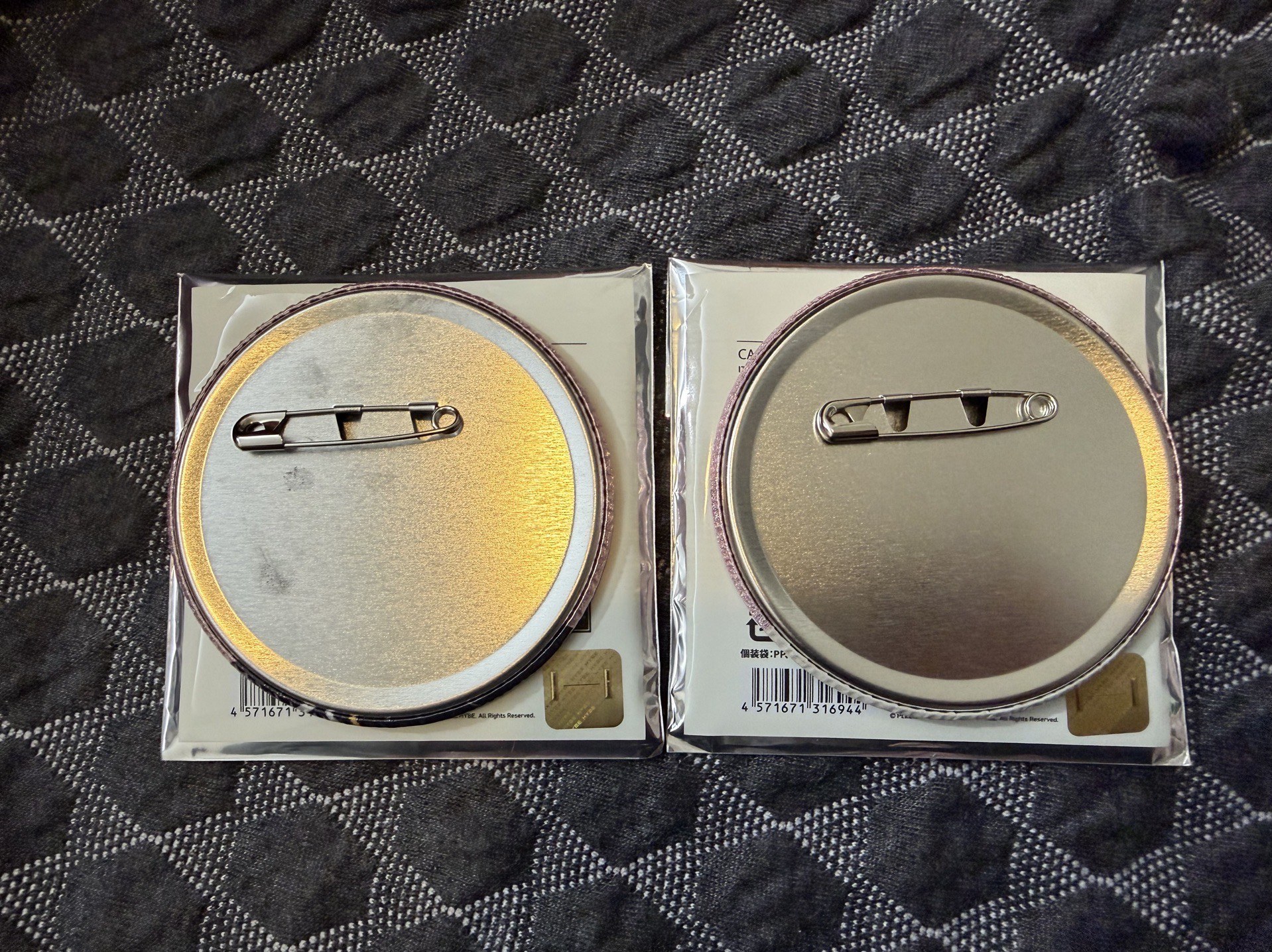 25 FM HOLIDAY 徽章 奎率