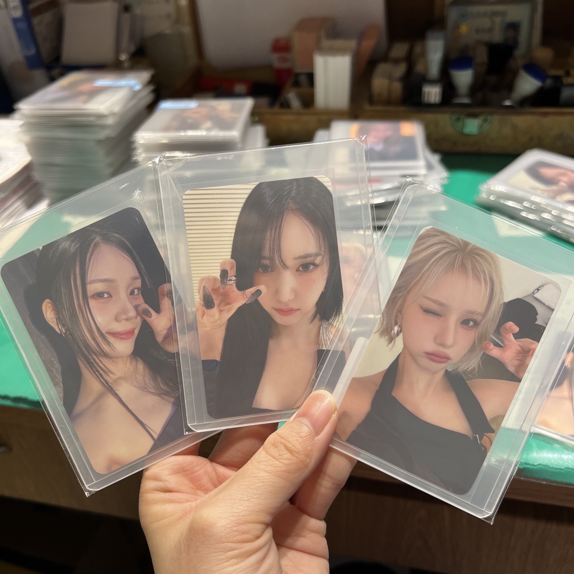 VIVIZ 正規一 A Montage of () WM簽售卡 銀河 信飛 嚴智