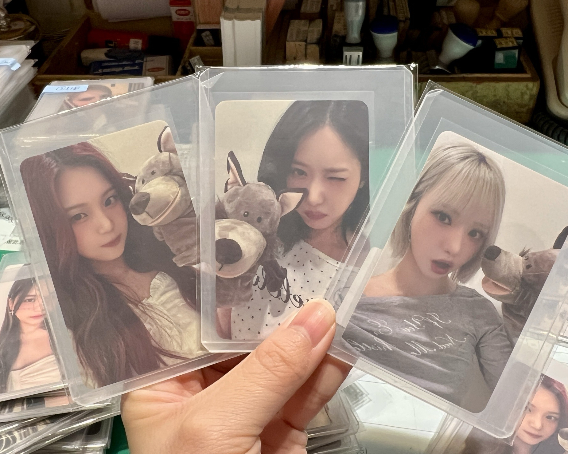 VIVIZ 正規一 A Montage of () EL簽售卡 銀河 信飛 嚴智