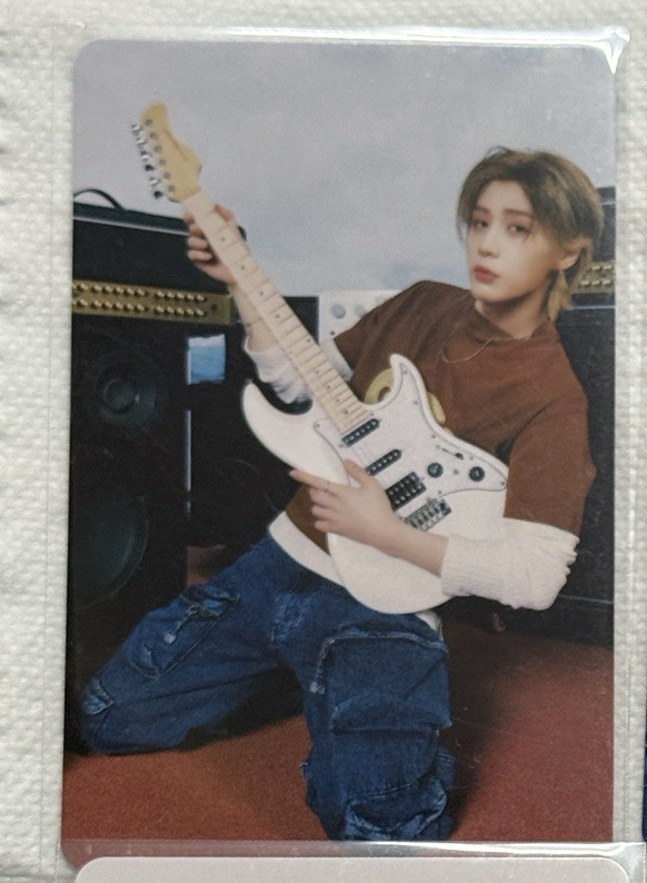 李涵跪著彈吉他ㅁㅊ