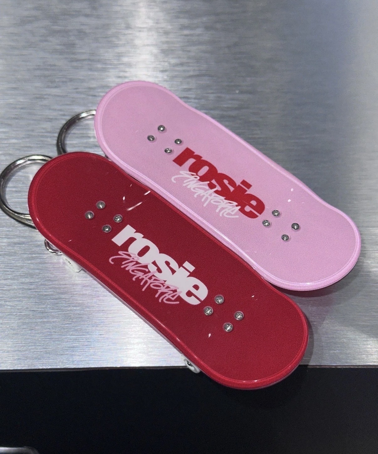 Blackpink Rosé Rosie 城市限定小滑板 新加坡限定小滑板鑰匙圈