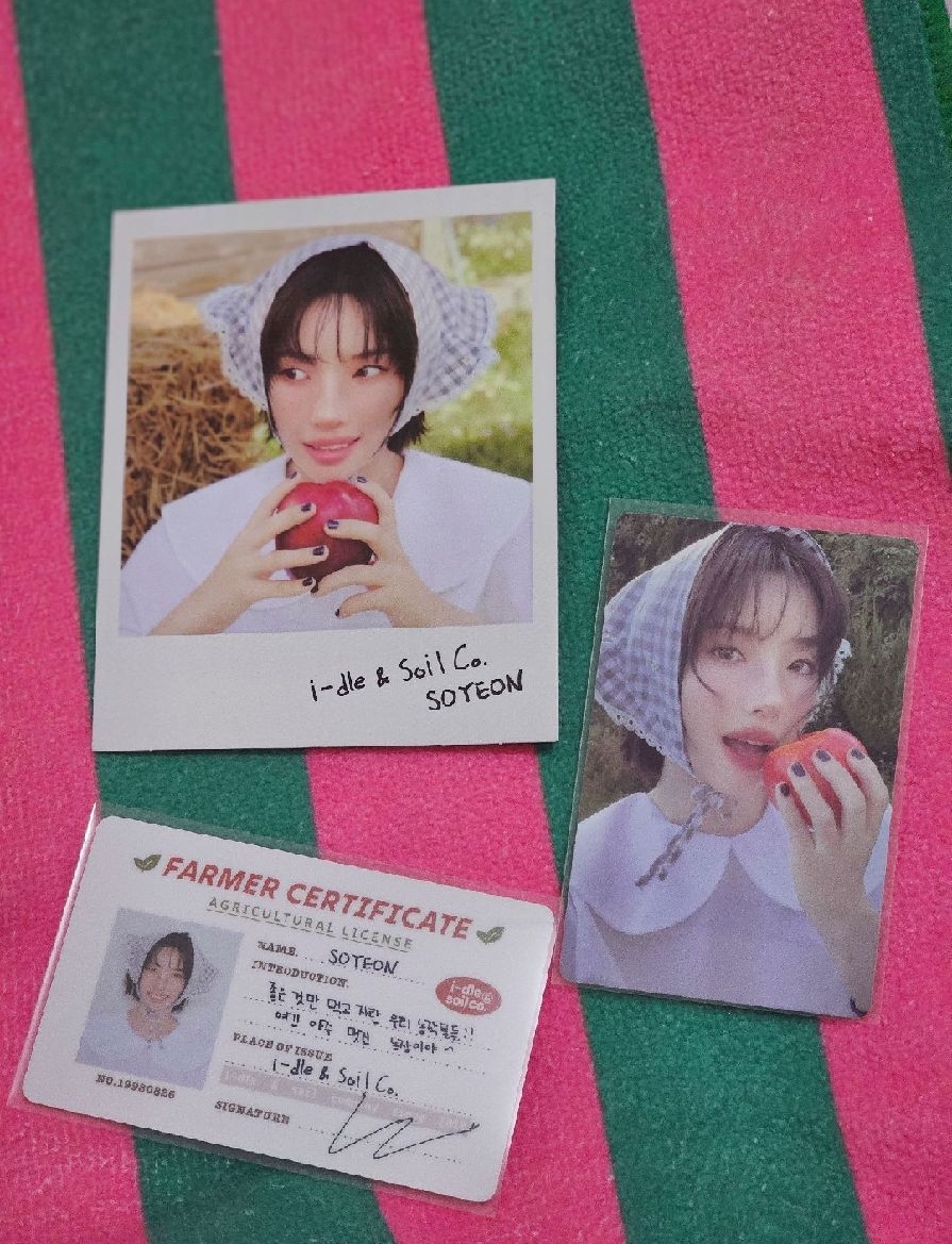 i-dle 2026年曆／小娟set組soyeon /含小卡、農夫證、拍立得