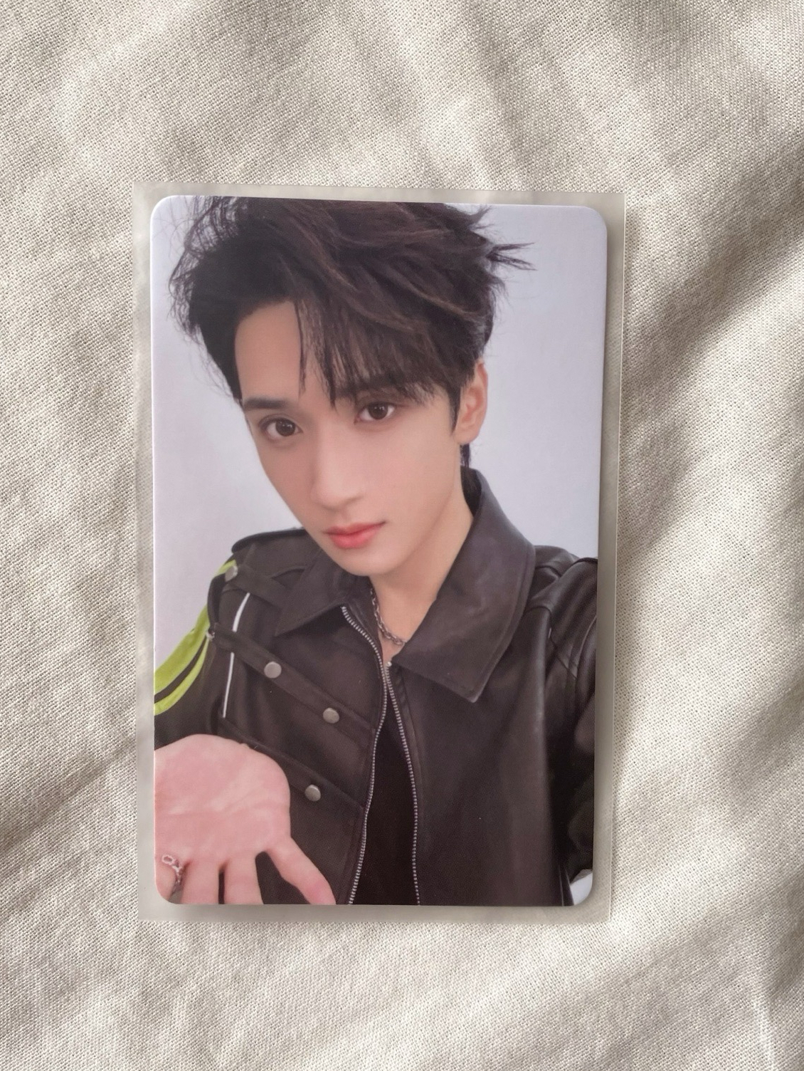 嚴浩翔伸手小卡