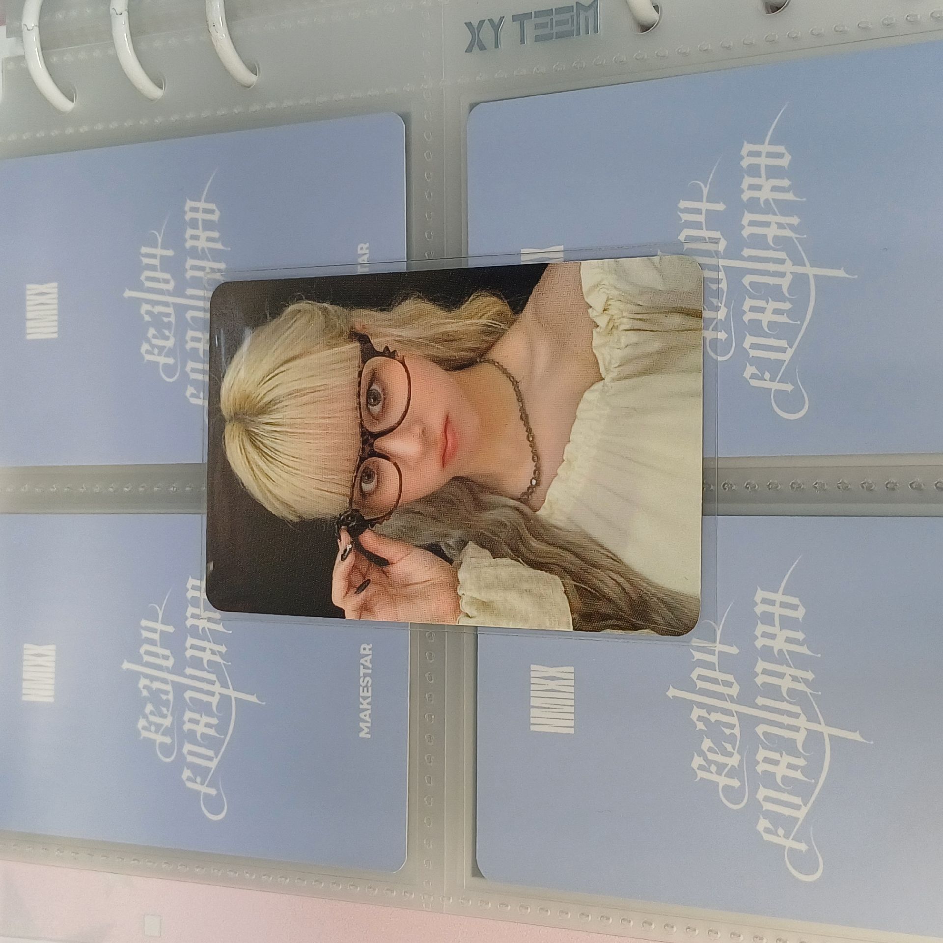 Nmixx 豹紋眼鏡莉