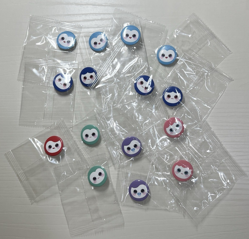 TWICE 十週年fm入場禮徽章