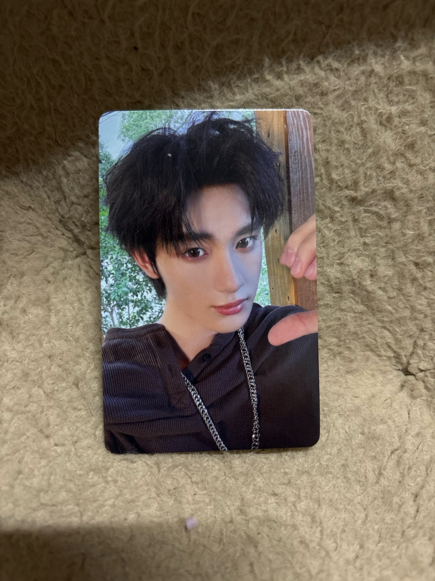 丁程鑫 比心（背景有廠損，對光可見）