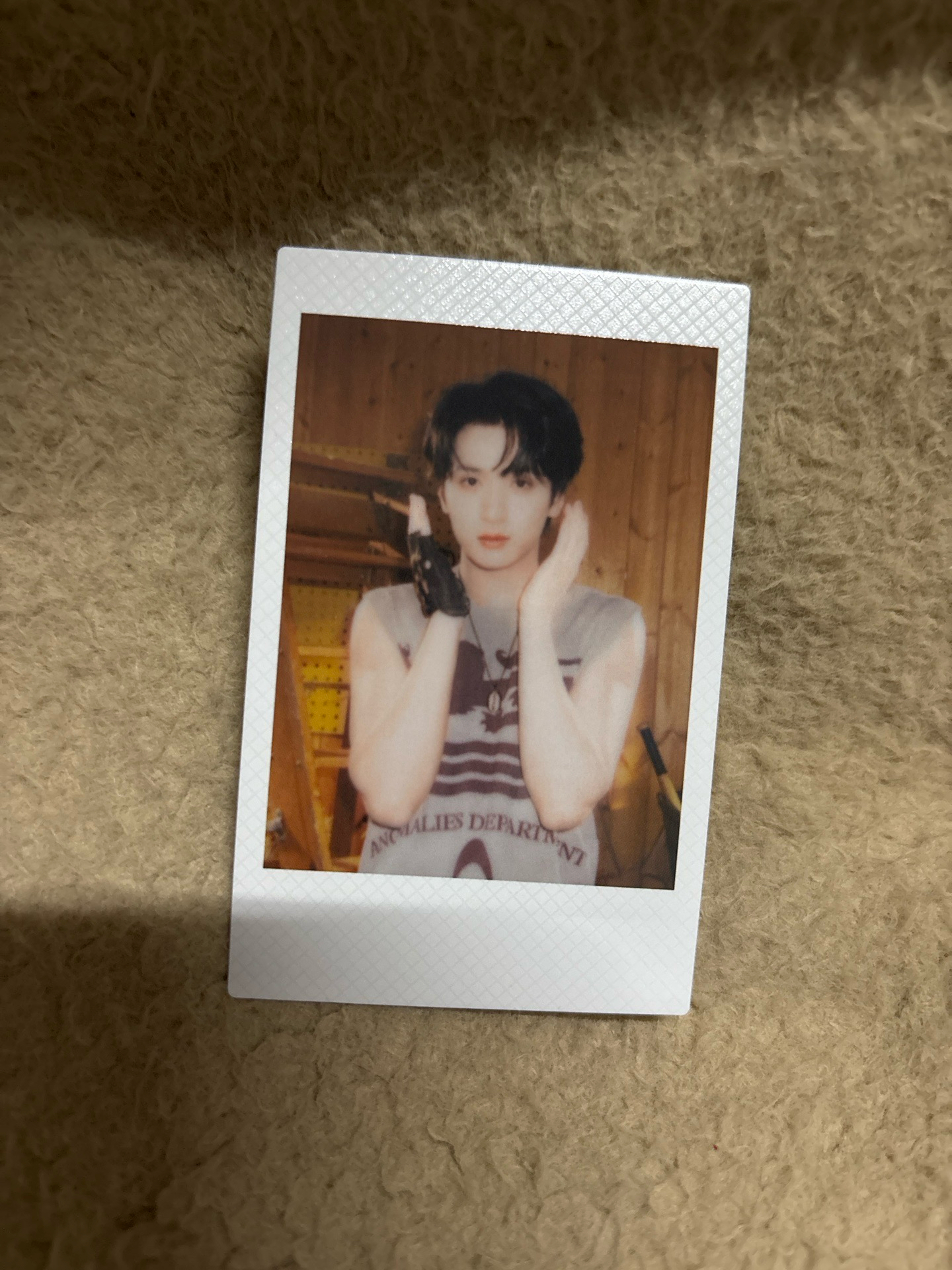 嚴浩翔 捧臉拍立得