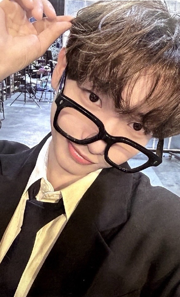 WVS 西裝眼鏡明宰鉉