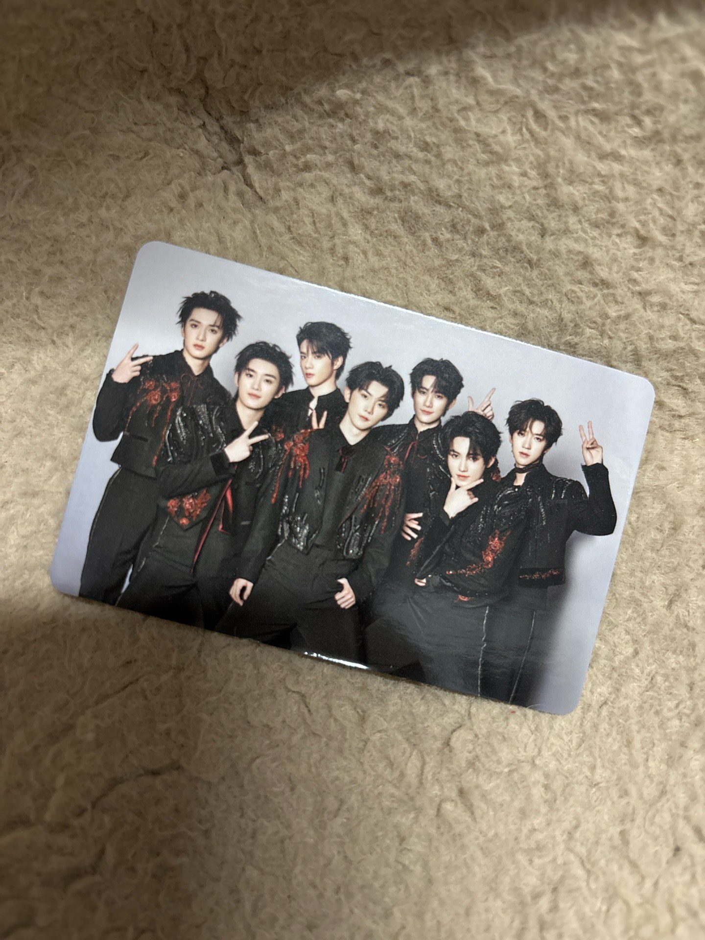 團卡（底部有明顯廠損，無對光可見）