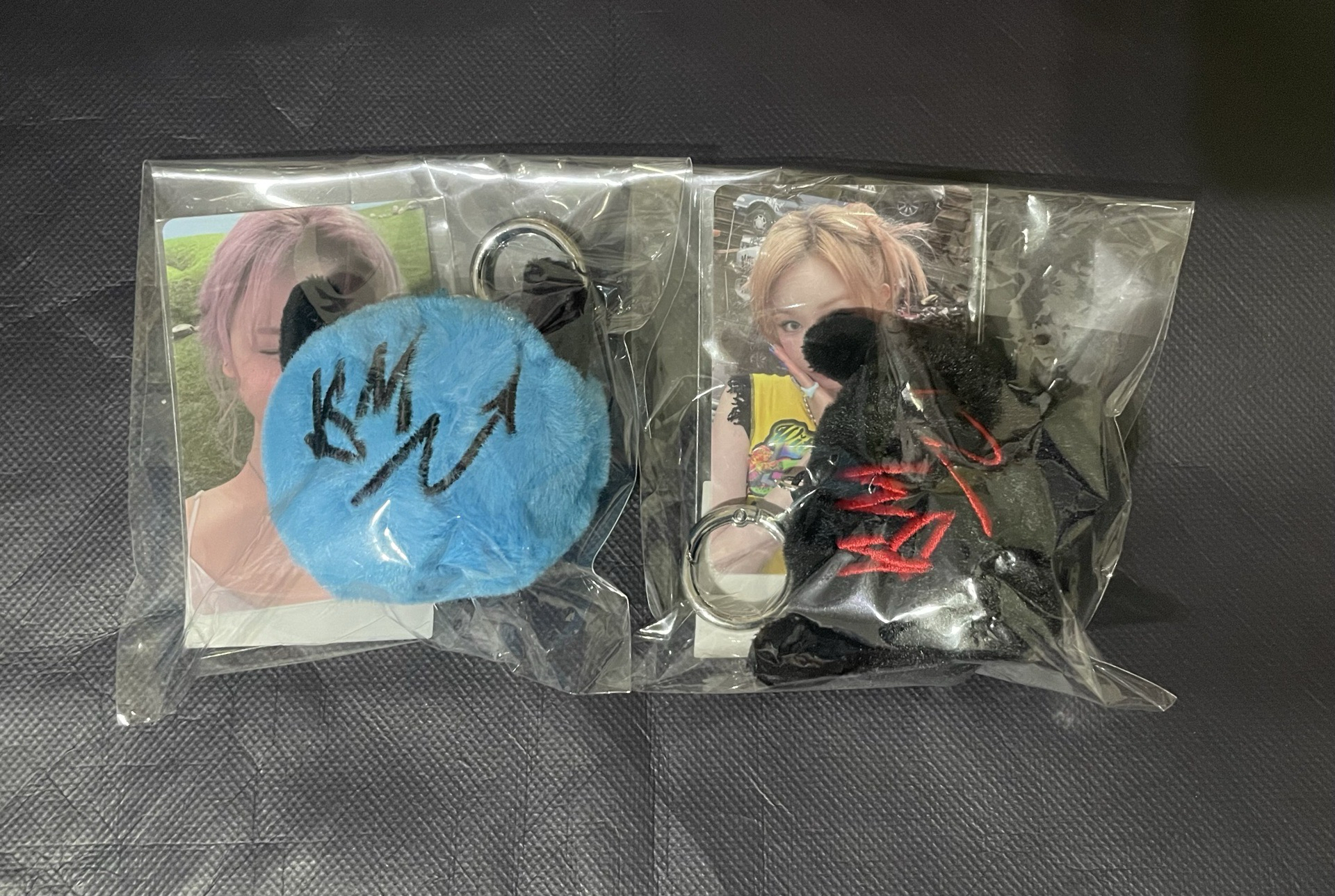 周邊 毛絨球吊飾 藍➕黑球 PHARITA  塔