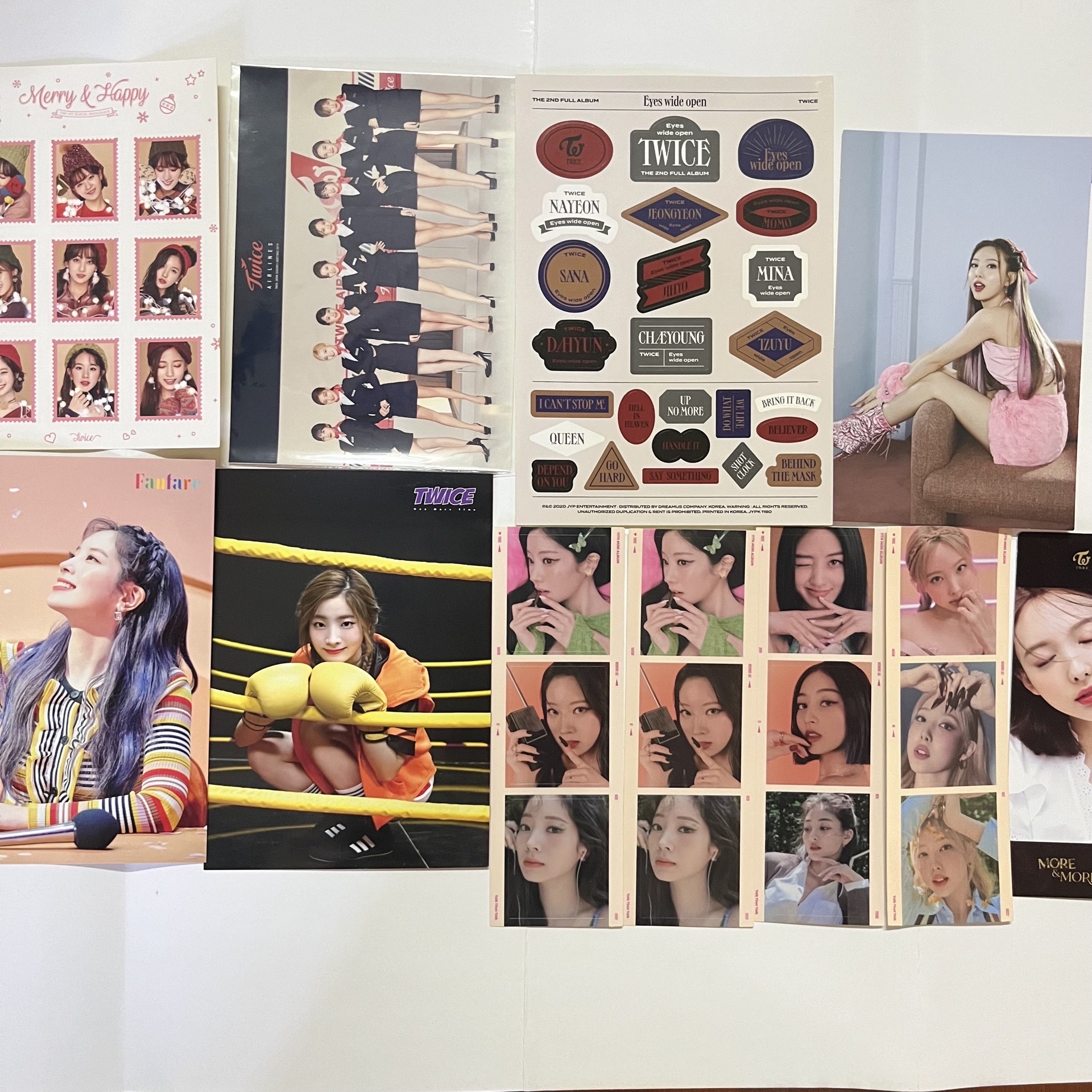 TWICE 明信片及貼紙（非官方小說）