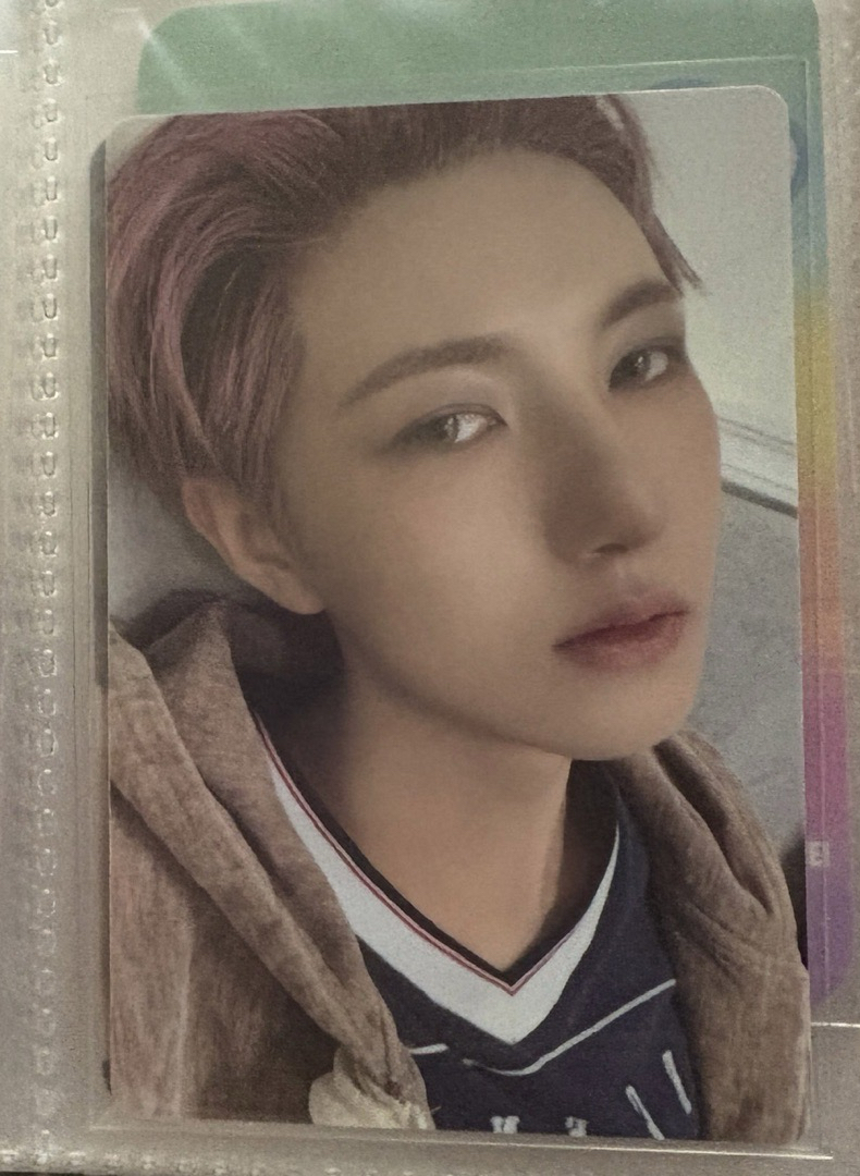 黃仁俊魅惑的眼神