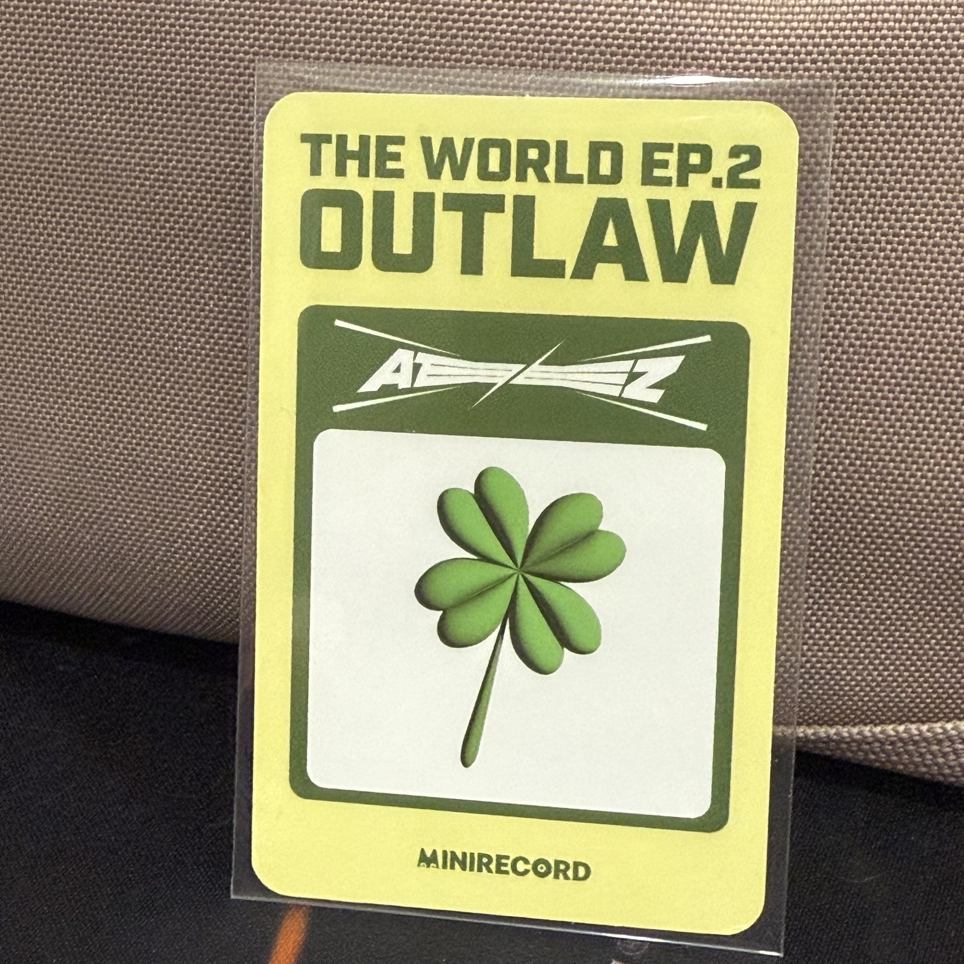 OUTLAW MINIRECORD 3.0 簽售卡  你的幸運草 崔傘San