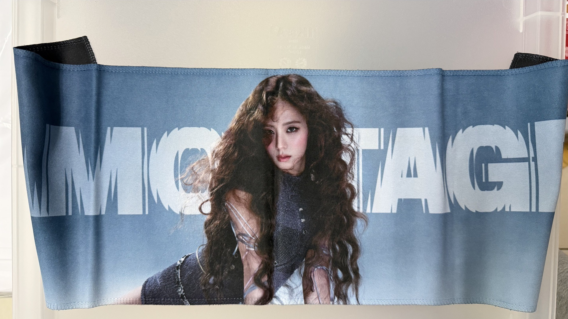 金智秀 官方打歌手幅