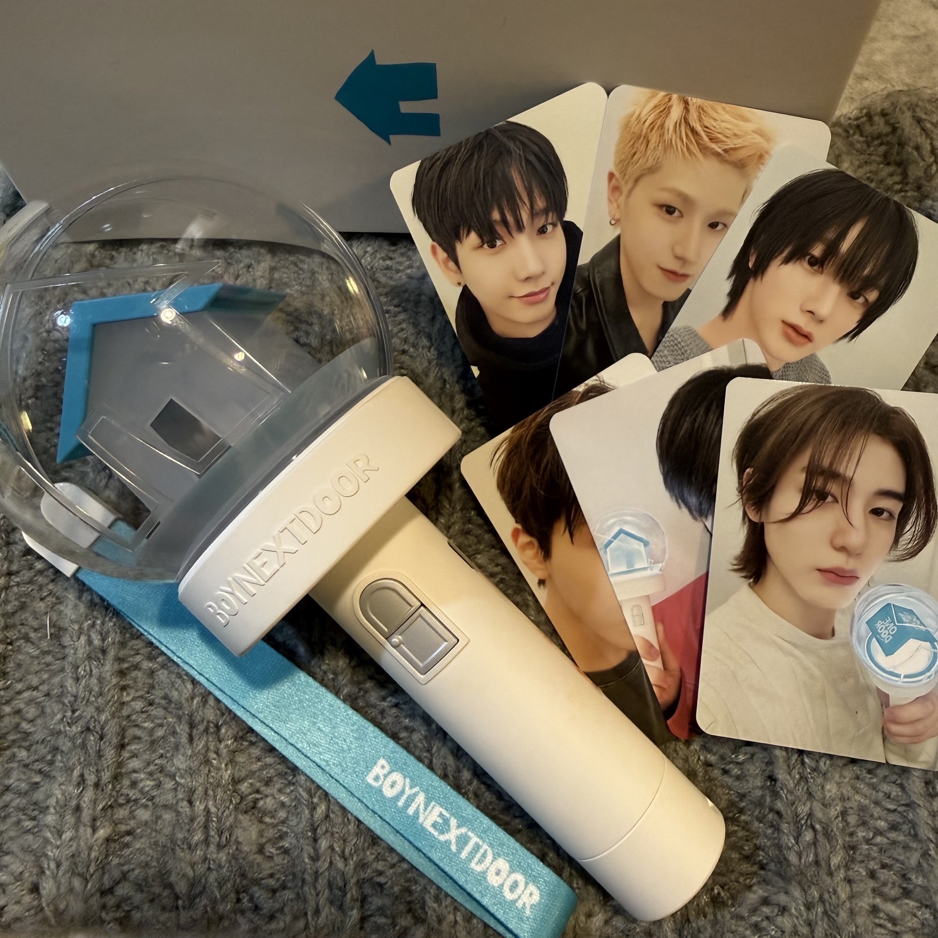 Boynextdoor 二手手燈（無底座款）