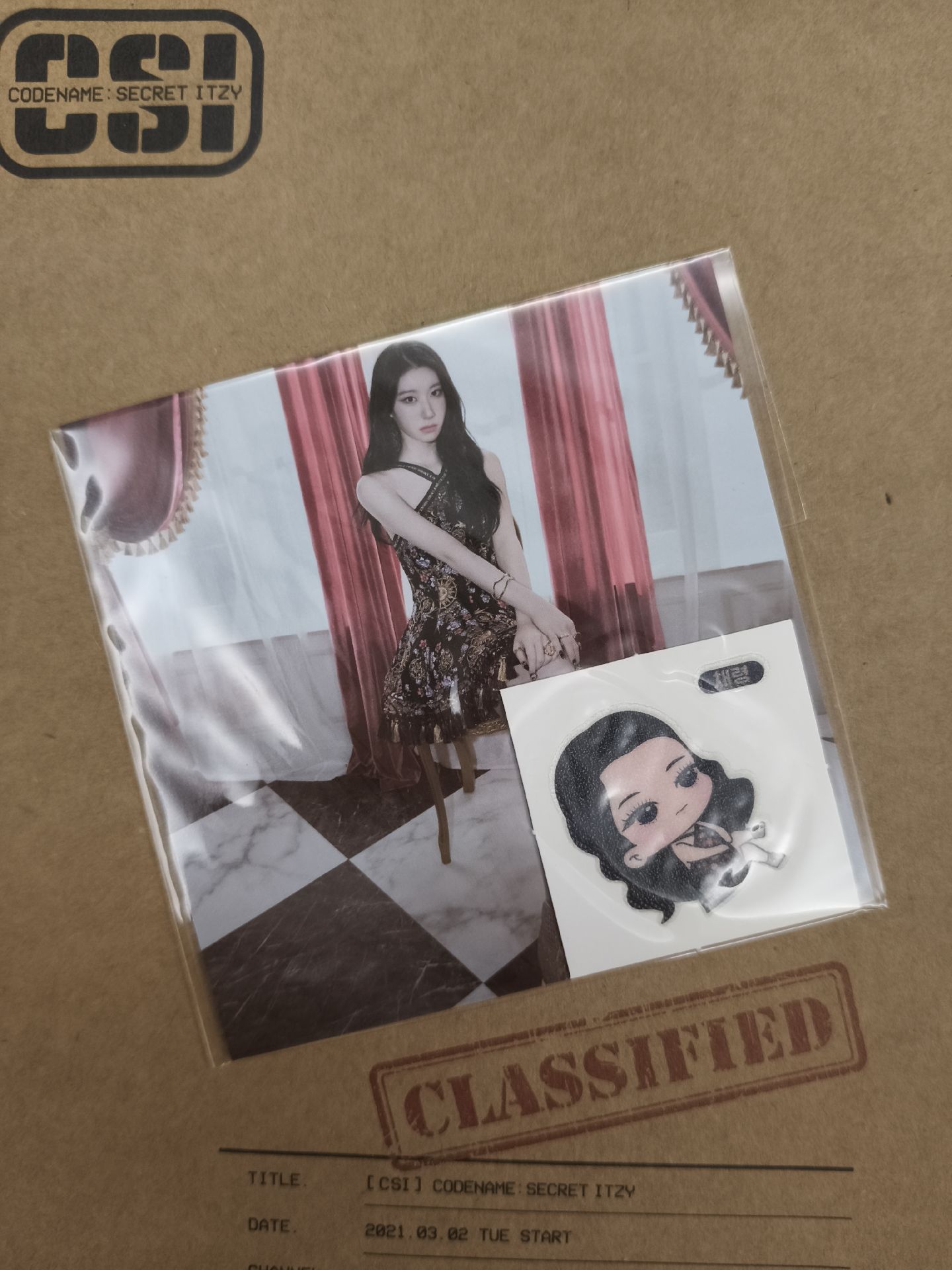 ITZY 👑 彩領 特別版 方卡