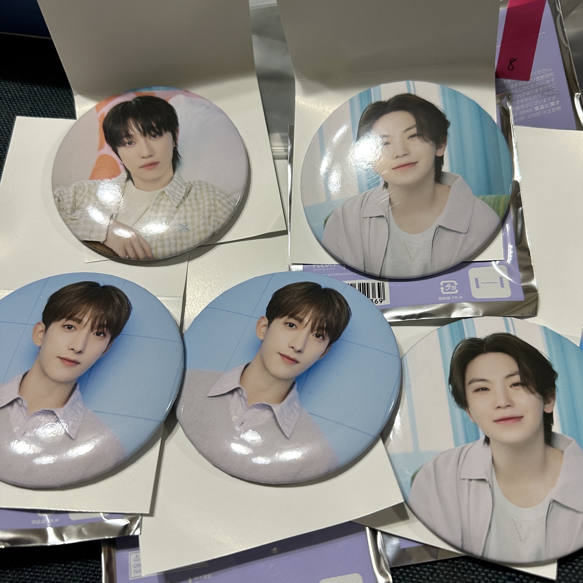 碩勳八 HOME 徽章