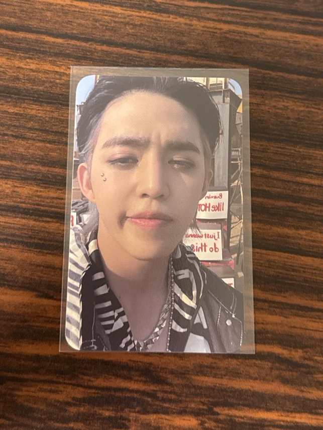 帥哥皺眉 太陽好大☀️