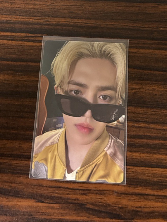 金髮墨鏡冷臉🕶️