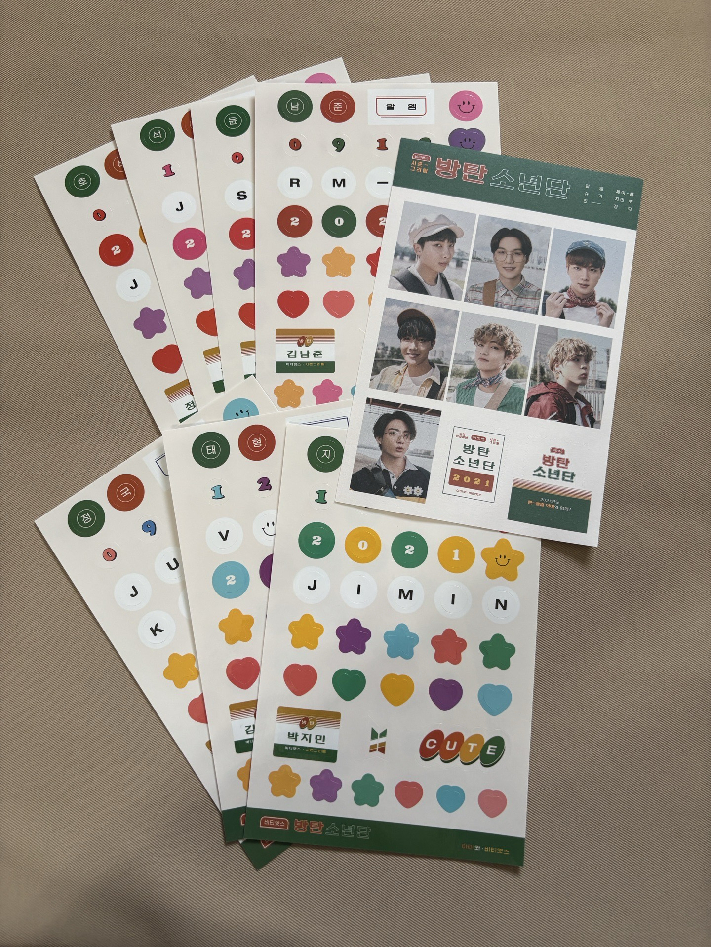 BTS 2021 年曆貼紙