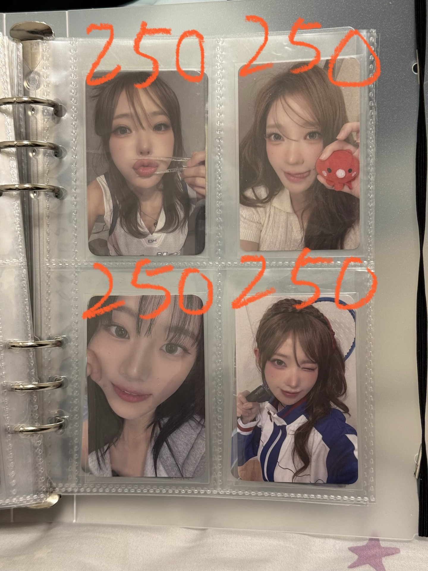 QWER小卡盤（有附娜的手燈裝飾）