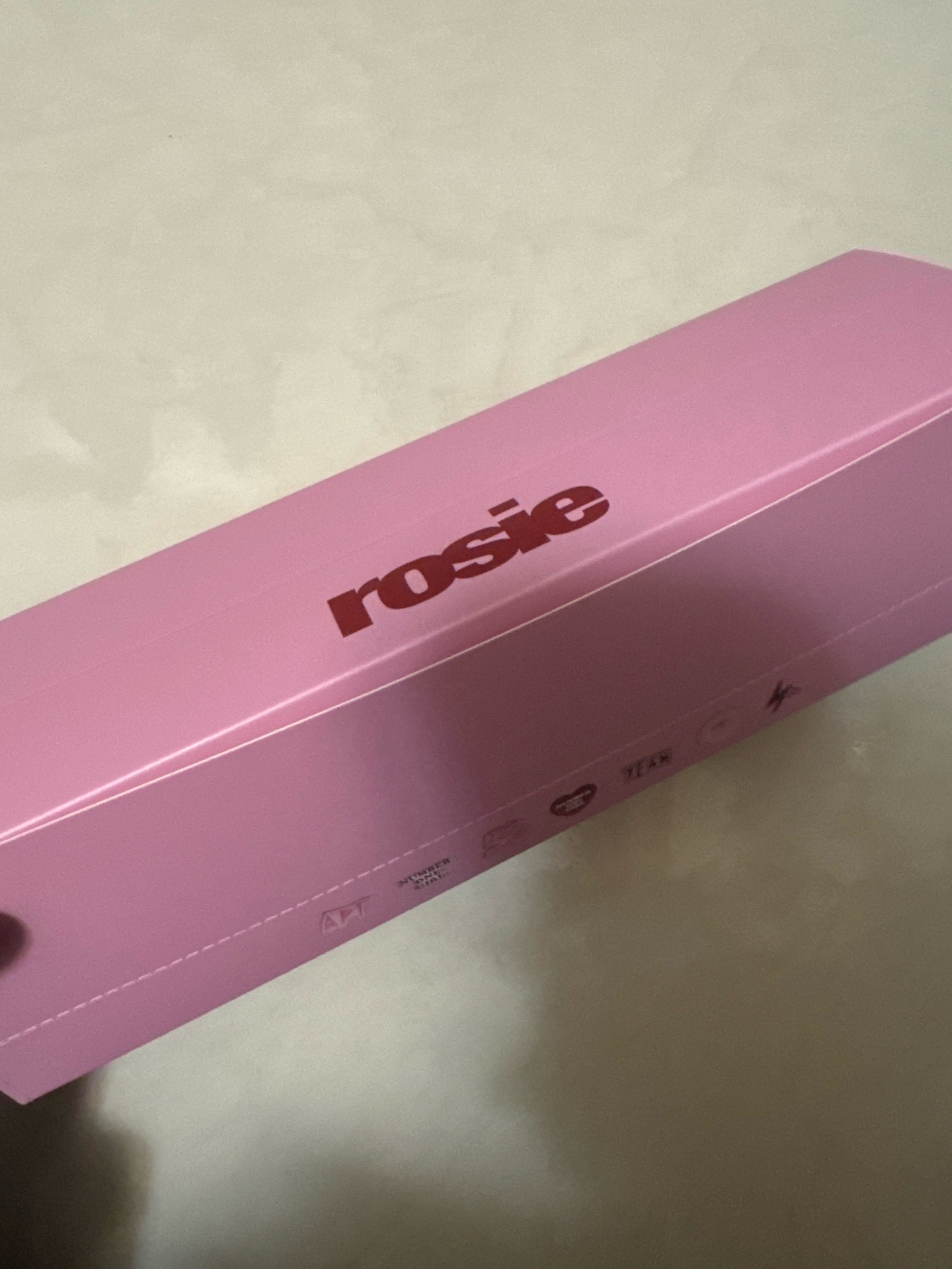 rosé台北快閃帽徽整盒（8個）