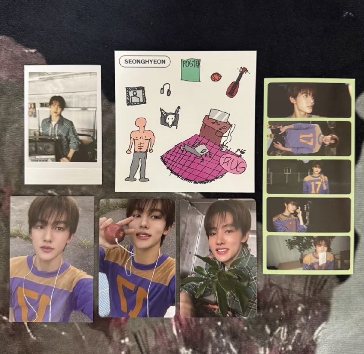 整組一起出 玹年曆卡*3 拍立得*1 貼紙.五宮格