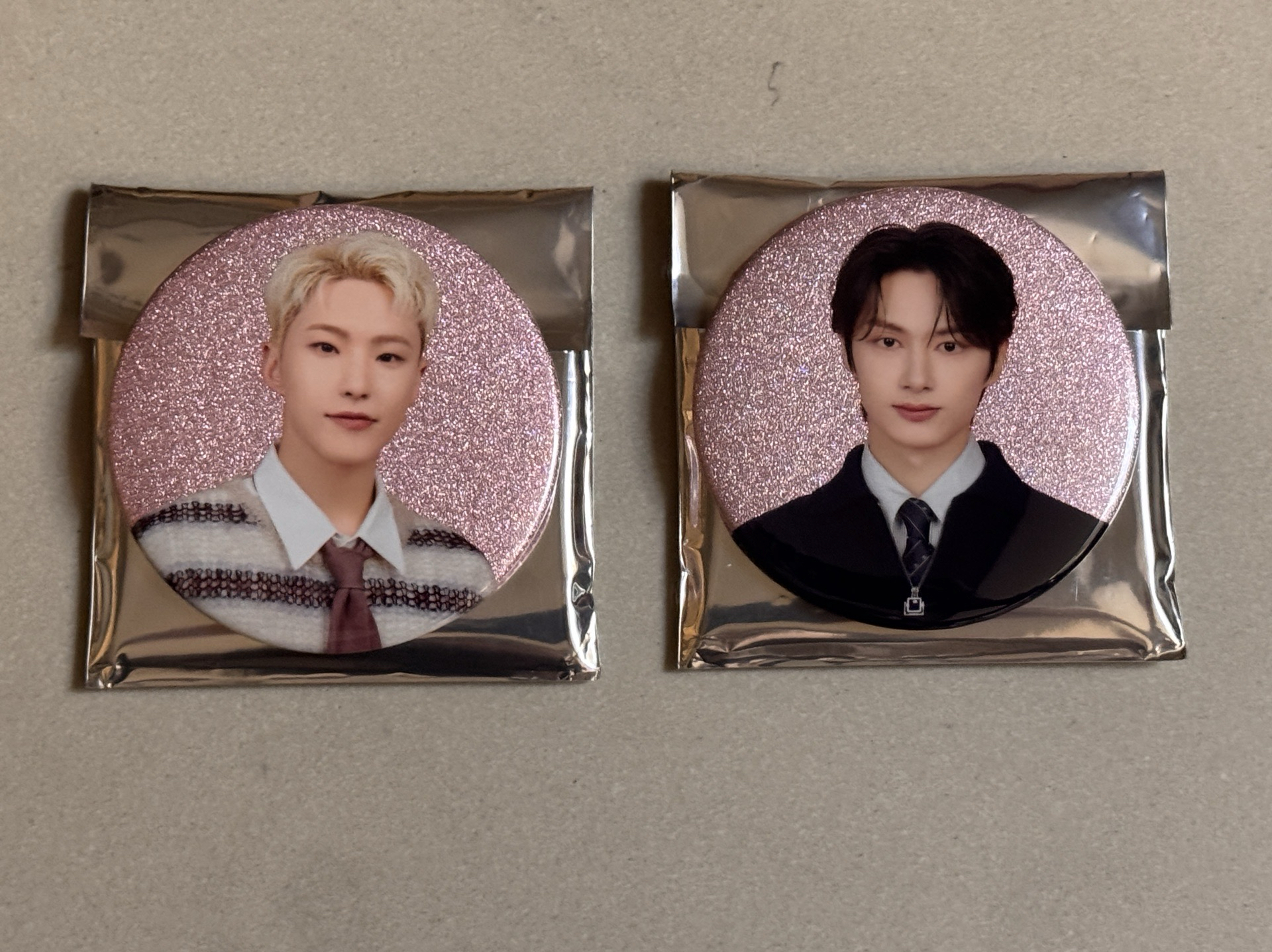 holiday徽章 榮俊