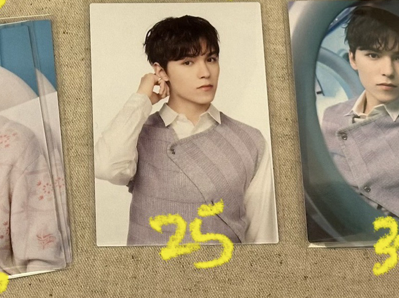 率25帥哥抓耳朵