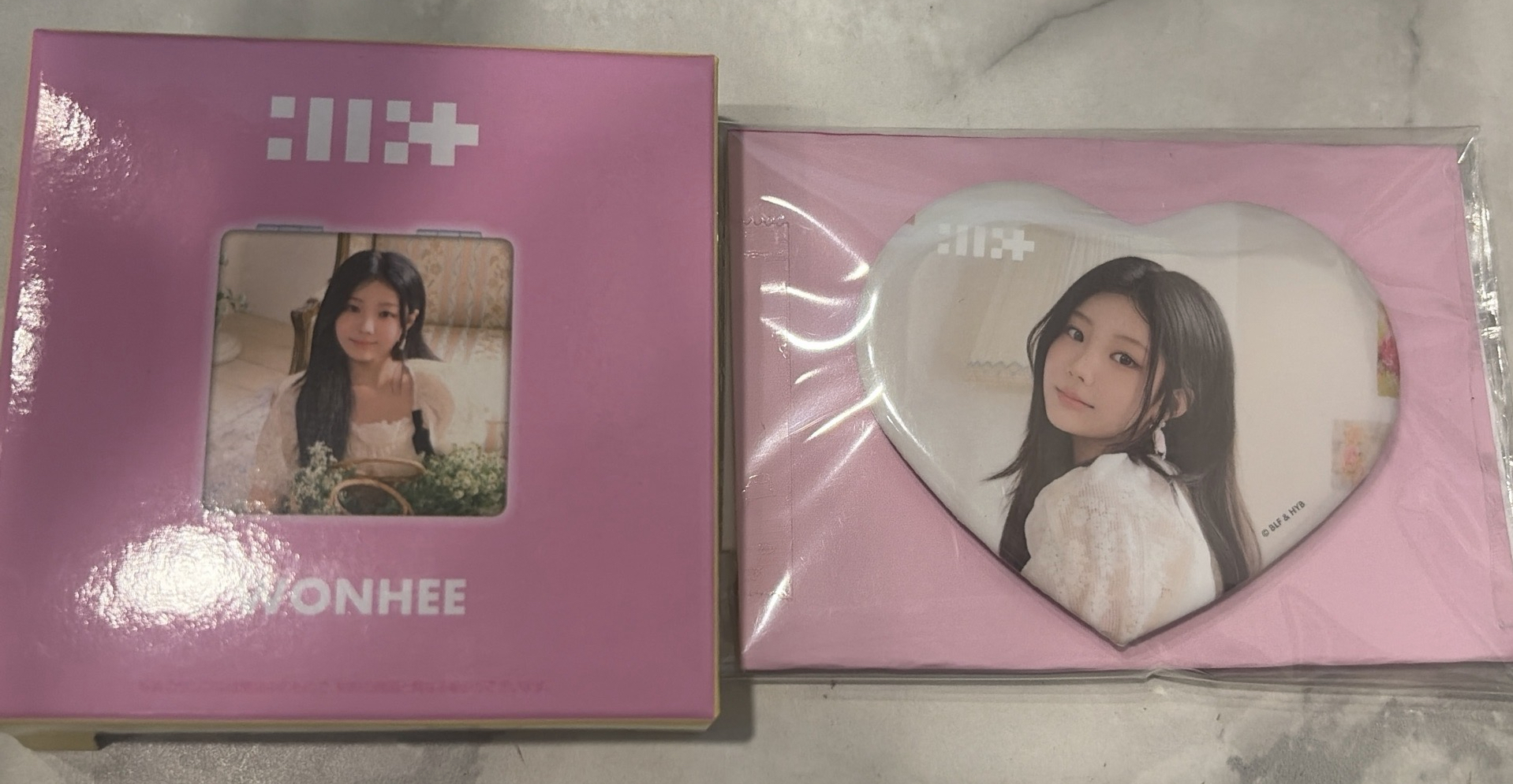 illit 沅禧鏡子+徽章 一組一起賣