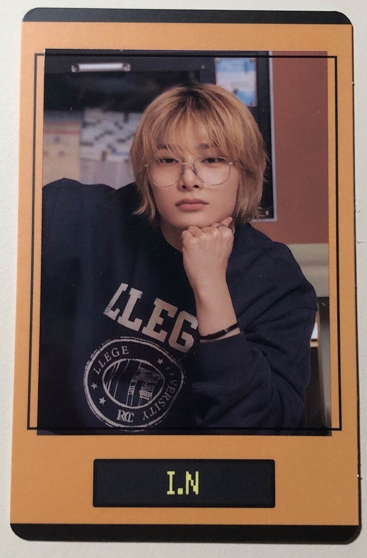 金髮男大學生 白天上學 晚上當英雄